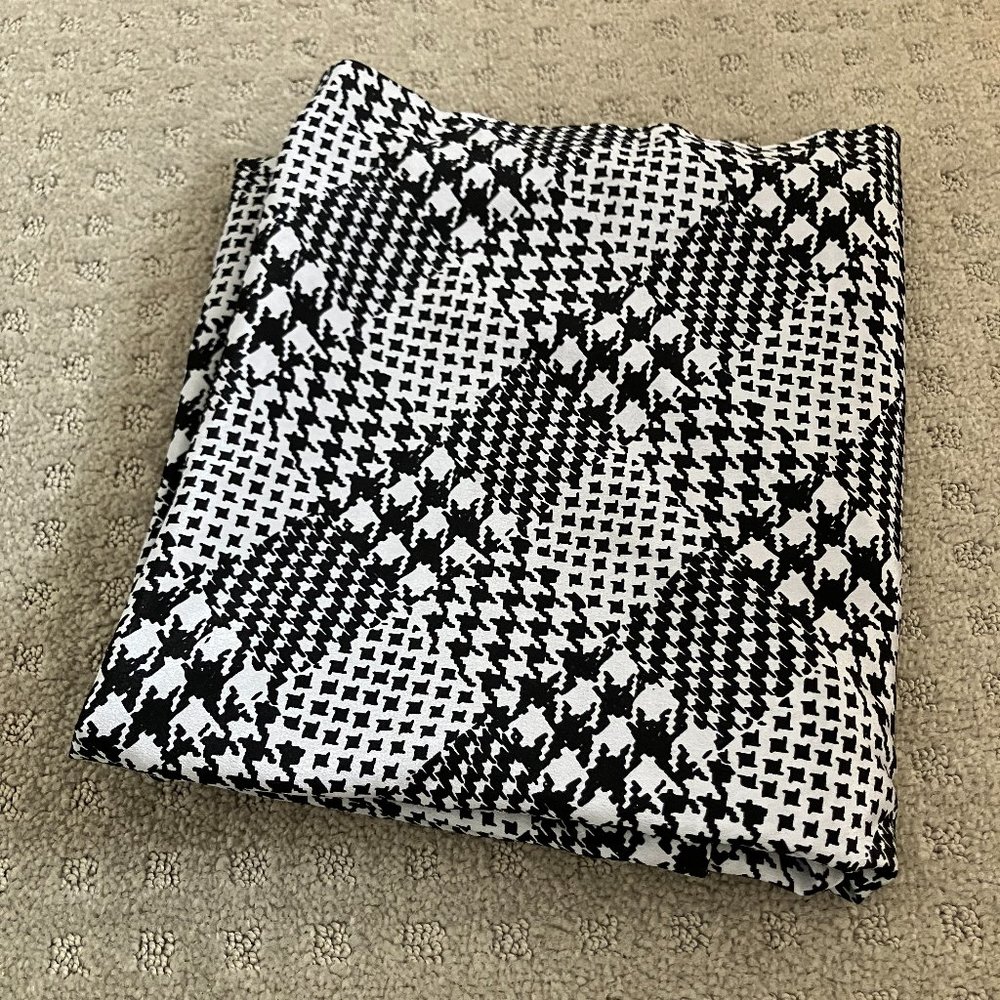 Houndstooth/Checkered pattern crepe fabric - 3.5m